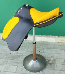 Sillín de Cuero Ultraligero para Enduro con Estructura de Fibra de Carbono Disponible en 16 Pulgadas, Sillín Cómodo para Carreras de Enduro - Product Image 5