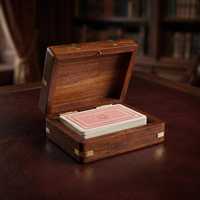 Boîte de rangement pour cartes à jouer en bois écologique, design luxueux avec incrustation en laiton, logo personnalisé, fabrication artisanale, durable, décoration d'intérieur