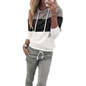 Survêtement moderne pour femme, conçu pour un style de vie décontracté, avec tissu doux, coupe décontractée et look épuré, parfait pour un confort quotidien. - Product Image 3