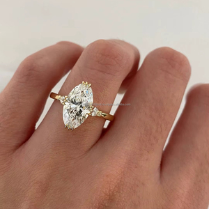 Anillo de Diamantes de Corte Ovalado de Lujo con Engaste de Puntas en Oro Amarillo, Elegante Anillo de Compromiso de Diamantes Ovalados para Mujer, Regalo de Joyería Fina - Product Image 1