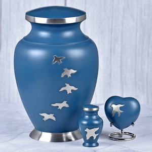 Urna Funeraria de Latón para Cenizas Humanas, Color Azul y Plateado con Diseño de Aves, Superficie Mate, para Funeral, Memorial y Entierro - Product Image 1