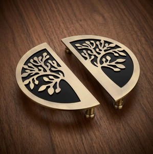 Poignée de porte de placard de cuisine moderne de luxe en laiton avec finition noir graphite, design élégant - Product Image 2