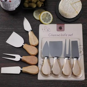 Servez vos tranches de fromage avec élégance grâce à cet ensemble de spatules à fromage au design moderne, en acier inoxydable de qualité supérieure, finition miroir. - Product Image 5