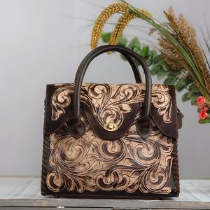 Bolso Tote de Cuero Genuino con Patrón Bordado, Cierre de Broche, Estilo Vintage para Uso Diario - Product Image 2