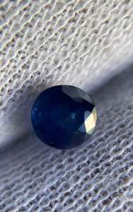 Zafiro azul natural suelto de 0.70 quilates y 5 mm, zafiro azul suelto de las minas de Ceilán, zafiro azul redondo de Sri Lanka. - Product Image 2