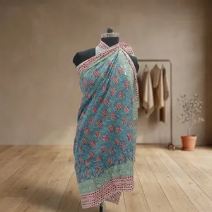 Pañuelo Sarong de Algodón Estampado a Mano con Diseño Floral Azul Agua y Borde Rojo, Ligero, para la Playa, para Mujer - Product Image 3