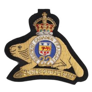 Insignias de alambre de oro y plata bordadas a mano OEM 2026, de moda, broche, parche, insignias de metal. - Product Image 5