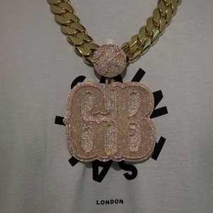 Pendentif personnalisé Hip Hop pour homme en argent sterling 925 avec lettres, chiffres, nom, initiale ou logo, serti de diamants Moissanite VVS - Product Image 1