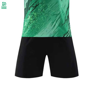Vente en gros de vêtements pour hommes personnalisés en polyester léger de haute qualité, sublimation, réversibles, respirants, séchage rapide, écologiques - Product Image 3