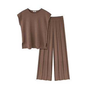 Ensemble deux pièces décontracté d'été pour couple : haut en jersey de coton à manches courtes et pantalon plissé à jambes larges – Tenue de détente – Fabricant - Product Image 4