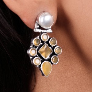 Pendientes Colgantes de Perlas Oxidadas al por Mayor para Amantes de la Joyería |   Joyería Étnica Hecha a Mano con Baño de Plata Antigua |   Pendientes Boho de Moda al por Mayor - Product Image 5
