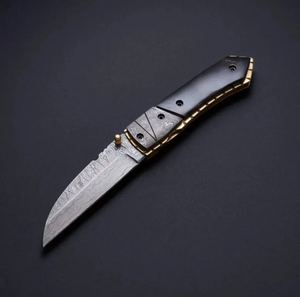 Navaja de bolsillo plegable de acero de Damasco forjada a mano, con bloqueo interno OEM, patrón único personalizado, mango de cuerno negro, grado industrial - Product Image 3