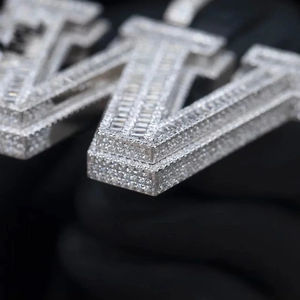 Colgante de Moissanita Chapado en Oro de 18K y Plata Sólida 925 con Letras del Alfabeto de Gran Tamaño y Color Personalizado, Joyería Hip Hop para Hombre - Product Image 4