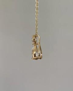 Colgante de Diamante Corte Pera de Lujo en Oro Amarillo con Collar de Diamantes Redondos Brillantes, Joyería Fina Atemporal, Regalo para Mujer - Product Image 3