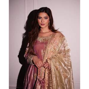 Vêtements indiens et pakistanais de créateur, élégante robe de soirée avec travail à la main en perles, pent et dupatta - Product Image 2