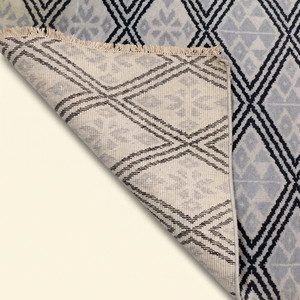 Alfombra de Lana Tejida a Mano con Diseño de Diamantes Nórdicos en Gris y Negro, Alfombra Moderna Geométrica Antideslizante y Ecológica para Sala de Estar u Hotel - Product Image 6