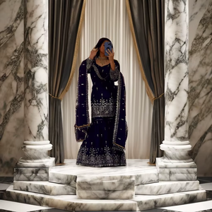 Conjunto de Fiesta Vintage TOP SHARARA DUPATTA JMC de Seda con Bordado Intrincado de Hilo y Lentejuelas - Product Image 1