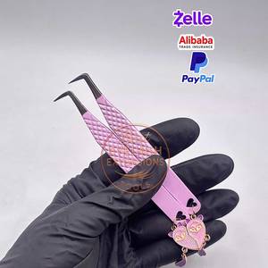 Pince à épiler rose pour extensions de cils, en acier inoxydable, pointe de précision, antidérapante, avec breloque chat - Product Image 1