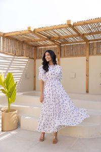 Robe midi en mousseline à imprimé floral, col en V, manches volantées, coupe trapèze ample, style bohème décontracté pour femme, pièce élégante pour l'été - Product Image 4