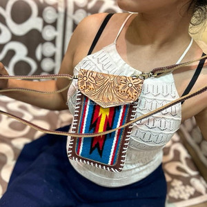 Nouveau Western usiné Jacquard cuir téléphone bandoulière fronde sacs à main Vintage Multi aztèque tissu Unique matelassé petit bracelet sacs à main - Product Image 3