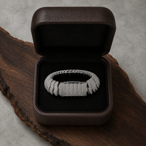 กำไลข้อมือแบบ Cuban Link ชุบทอง 18K ประดับเพชรทรงบาแกตต์และทรงกลมแบบฮิปฮอปสั่งทำพิเศษ - Product Image 3