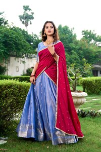 Robe longue traditionnelle Kanchipuram pour femme Tennecy, idéale pour les fêtes, mariages, Diwali, décontractée, réversible, extensible, infroissable et à séchage rapide - Product Image 3