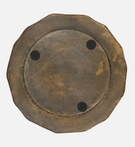 Plato base de metal texturizado con borde ondulado rústico, estilo antiguo, en bronce y latón envejecido. - Product Image 5