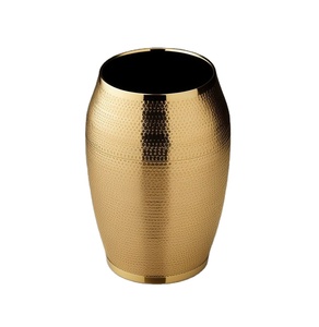 Floreros y macetas de hierro chapadas en oro con acabado martillado hecho a mano, estilo costero de forma redonda para Decoración de mesa de hogar y boda - Product Image 1