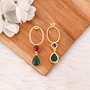 Elegantes Pendientes Colgantes con Engaste de Bisel de Granate Hidro y Ónix Verde Chapados en Oro, Joyería Artesanal de Latón para Mujer - Product Image 5