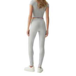 กางเกงเลกกิ้งโยคะเอวสูงไร้ตะเข็บสำหรับผู้หญิงไซส์ใหญ่ขายส่งแบบกำหนดเอง ขายดีที่สุด กระชับสะโพก ทรงเต็มตัว เหมาะสำหรับออกกำลังกายและวิ่ง - Product Image 4