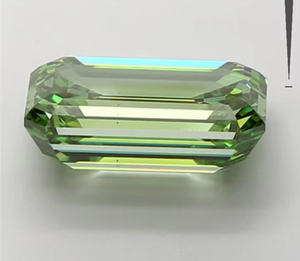 Diamant CVD cultivé en laboratoire, certifié IGI, 5,03 carats, taille émeraude, couleur vert vif fantaisie, clarté VS2, LG 743560385 ROYAL GEMS - Product Image 3