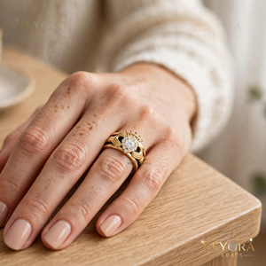 Exquisita cubierta de joyería de plata de ley 925 maciza con detalle de corazón Claddagh y halo oura para anillo inteligente sofisticado - Product Image 1