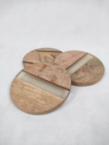 Ensemble de dessous-de-verre en bois et résine incrustés de os, de qualité supérieure, écologiques, modernes et personnalisés, fabriqués en Inde, pour la cuisine et la salle à manger - Product Image 6