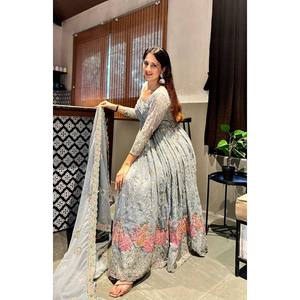 Vestido de Anarkali musulmán tradicional de diseñador con secuencia y trabajo de bordado - Product Image 5