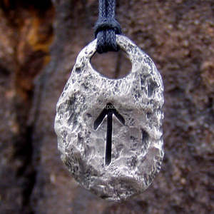 Hecho a mano romántico pagano cristiano vikingo Cruz patrón Galdrastafir símbolo mágico con cuentas diamante colgante para fiestas de la India - Product Image 3