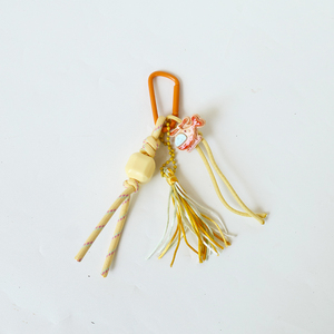 Colgante de macramé bohemio hecho a mano con borlas y flecos, accesorio estético para mochila y bolso, naranja y amarillo, artículos de regalo - Product Image 3