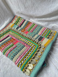 Pochette colorée en tissu tribal, sac à main brodé avec pompon, miroir et perles, motif bohème, sac à main en tissu tissé, sac de soirée tendance - Product Image 4
