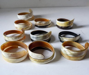 กำไลข้อมือทำมือจากเขาควายธรรมชาติ ทนทาน ดีไซน์ตามสั่ง ลายสัตว์ สีดำน้ำตาล รุ่น FS467 Uttar ของ f s International - Product Image 6