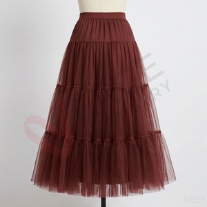 Jupe mi-longue pour femme, bordeaux, taille haute, coupe trapèze, à volants superposés en tulle - Product Image 2