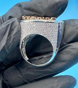 Anillo de Boda para Hombre con Moissanita de 4 Quilates, Corte Redondo, Dos Tonos, Chapado en Oro de 14k, Plata de Ley 925, Anillo con Diamante Cultivado en Laboratorio de Corte Redondo - Product Image 3
