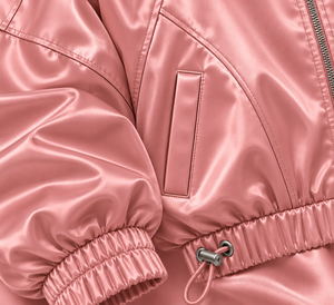 Veste Courte Rose en Satin pour Femme, Col Évasé, Poignets Élastiques, Ourlet à Boutons, Vêtement d'Extérieur, Fournisseur Personnalisé en Gros pour Marques Privées - Product Image 5