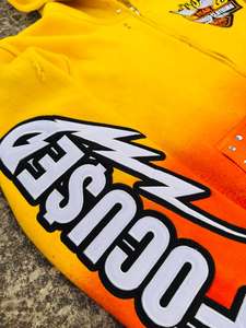 Sudadera con capucha y cremallera bicolor desgastada personalizada al por mayor con parches bordados y diseño de pedrería, 100% algodón, estilo urbano de invierno, Hip Hop - Product Image 3