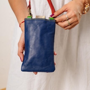 Borsa da donna in vera pelle di vacchetta di lusso esotica piccola borsa a tracolla con tasca per cellulare intagliata - Product Image 4