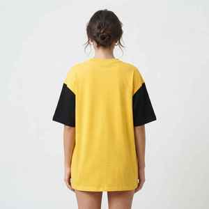 Camiseta Oversize para Mujer con Bloques de Color Amarillo y Negro, Manga Corta, Cuello Redondo, Ajuste Holgado, 100% Algodón Transpirable, Ideal para Primavera y Verano - Product Image 3