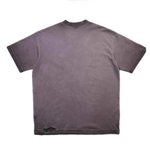 เสื้อยืดคอกลมแขนสั้นสีเทาเข้มสำหรับผู้ชาย ทรงปกติ สวมใส่สบาย ระบายอากาศได้ดี ผลิตจากผ้าฝ้ายถักเนื้อเจอร์ซีย์ สีพื้นเรียบ - Product Image 3