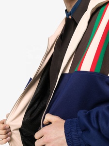 Veste coupe-vent streetwear avec logo personnalisé, veste de sport respirante pour homme, veste coupe-vent imperméable avec rayures - Product Image 4