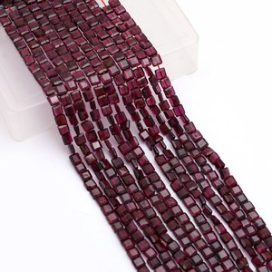 Cuentas facetadas cuadradas de granate AAA+ de 5x5 mm, granate rojo natural, piedra semipreciosa, cuentas sueltas elegantes para la fabricación de joyas. - Product Image 3