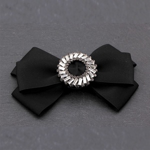 Broche Glamuroso con Pedrería, Pin de Solapa con Cristales Incrustados, Joyería Brillante para Mujer, Ideal para Bodas, Fiestas y Eventos Nocturnos - Product Image 3