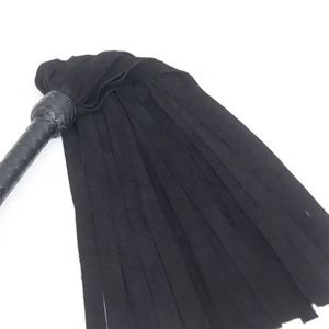 Fouet en cuir avec plusieurs franges douces pour jeux sensuels - Product Image 4