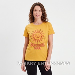 Camiseta Boho para Mujer, Diseño Gráfico Sunshine Soul, Color Amarillo Mostaza, Algodón, Fabricante de Camisetas para Mujer, Tops de Verano con Vibes Positivas - Product Image 1